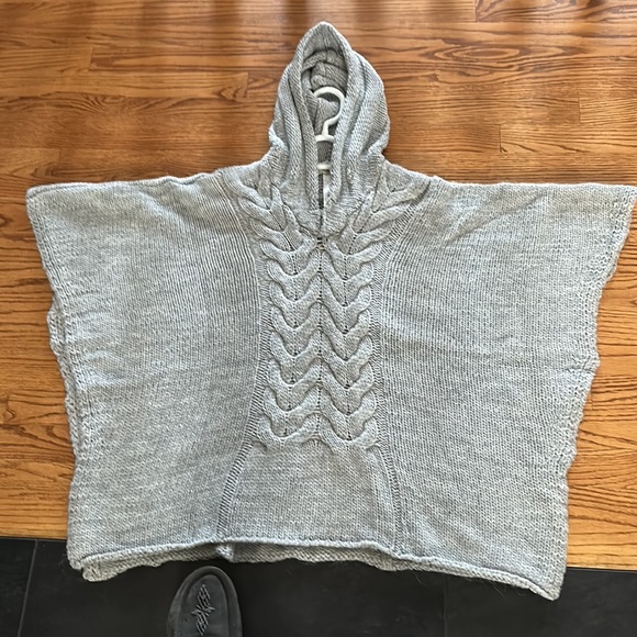 Cocogio ladies grey knit hooded poncho, worn once, great condition! - Picture 4 of 4